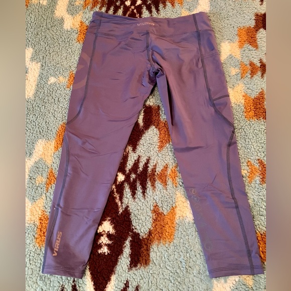 𝅺VIRUS CROPPED ACTIVE WEAR WOMEN'S LEGGINGS - Picture 2 of 7